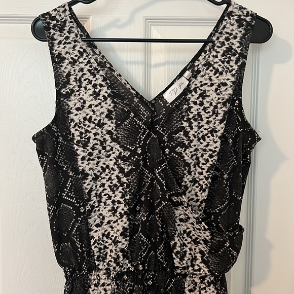 RD Style Snakeskin Romper - Picture 4 of 7